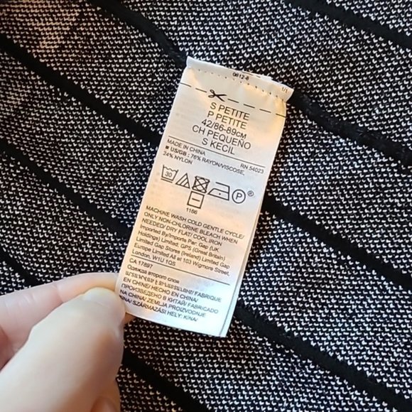 Banana Republic Houndstooth Pleated Knit Skirt - Picture 7 of 10